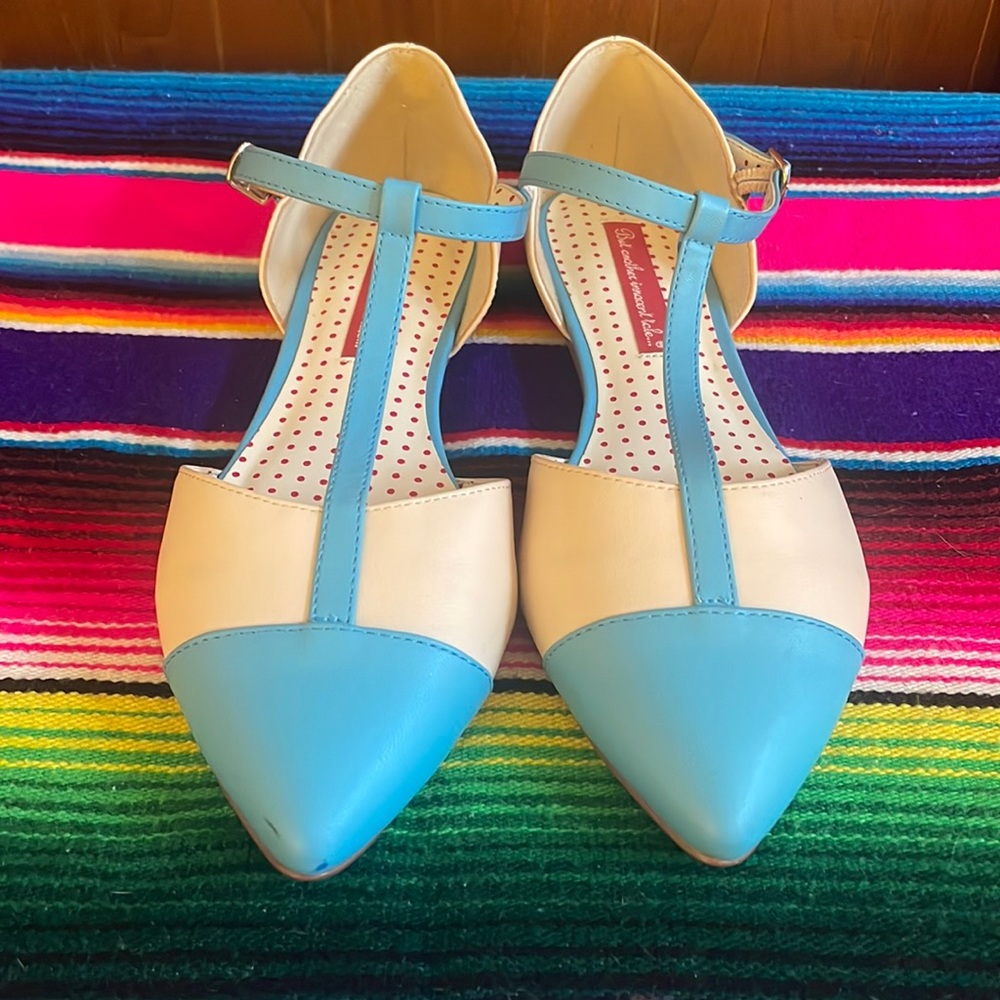 B.A.I.T. Footwear flats